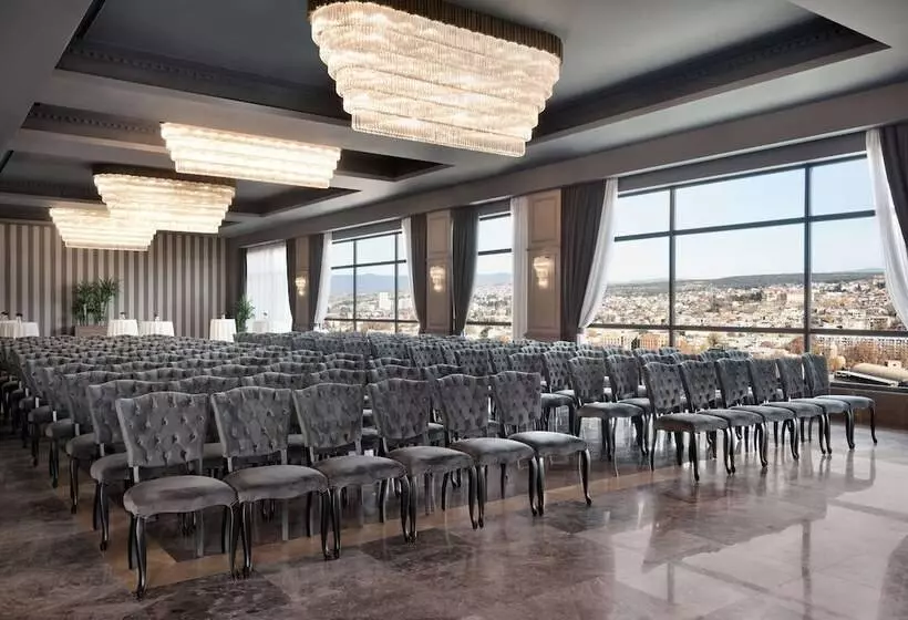 ホテル Wyndham Grand Tbilisi