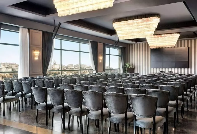 ホテル Wyndham Grand Tbilisi