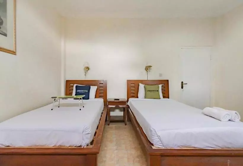 Urbanview Hotel Mon Bel Cibodas By Reddoorz