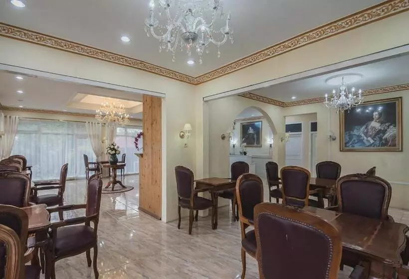 Urbanview Hotel Mon Bel Cibodas By Reddoorz