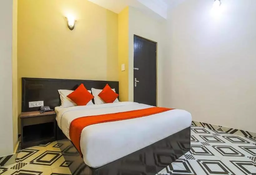 هتل Aadarsha Inn By Oyo Rooms