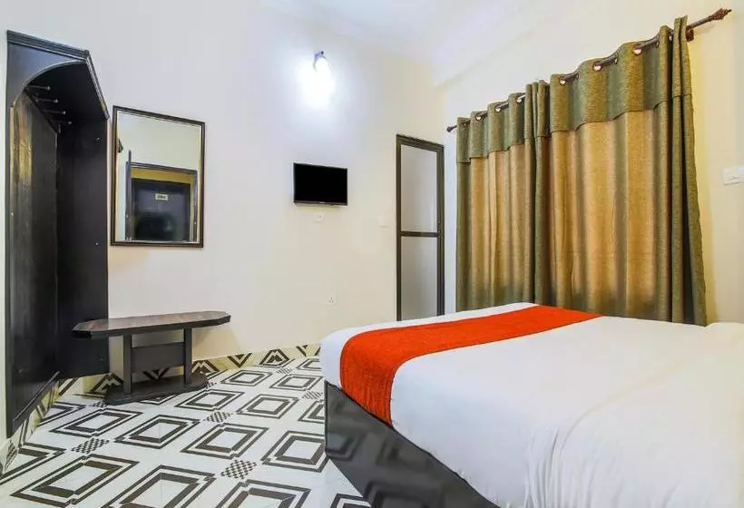 هتل Aadarsha Inn By Oyo Rooms