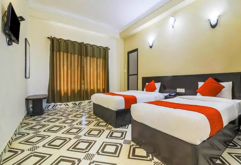 هتل Aadarsha Inn By Oyo Rooms