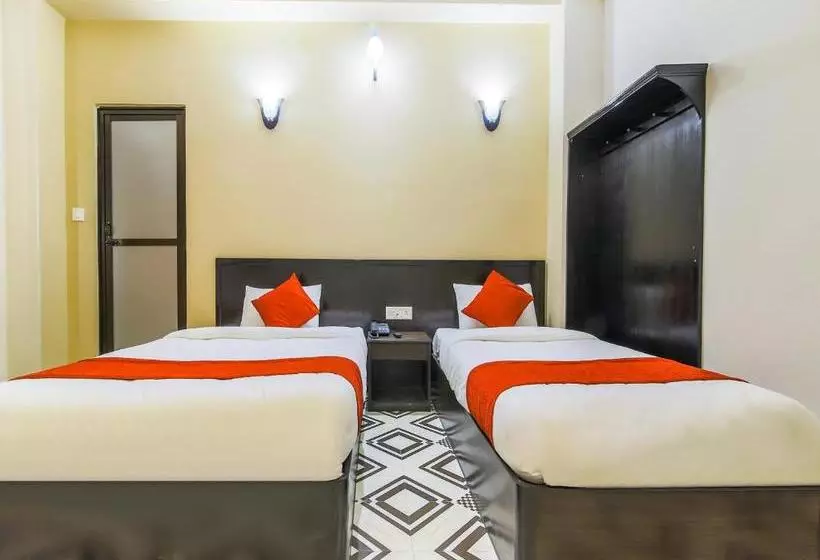 هتل Aadarsha Inn By Oyo Rooms