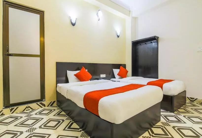 هتل Aadarsha Inn By Oyo Rooms