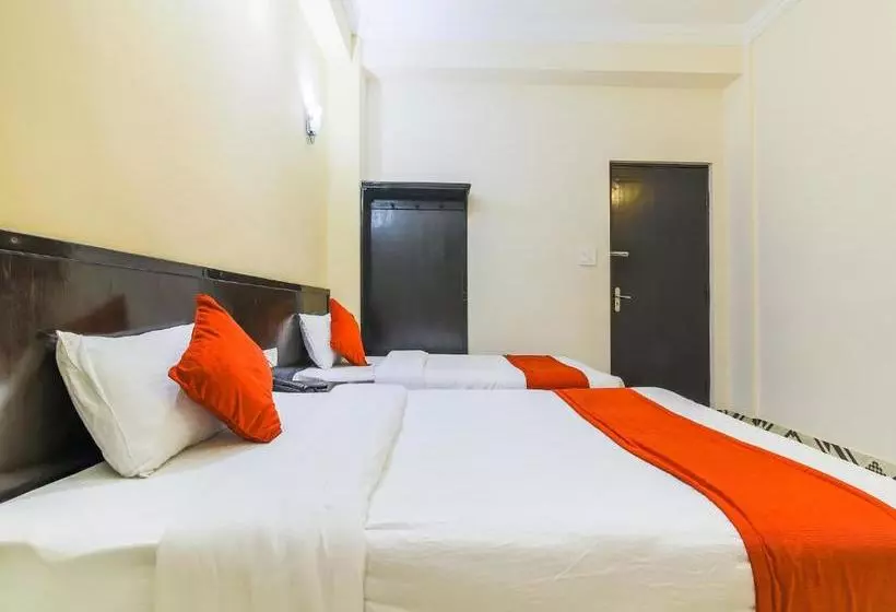هتل Aadarsha Inn By Oyo Rooms