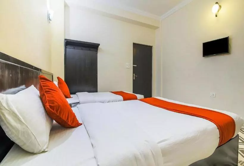 هتل Aadarsha Inn By Oyo Rooms