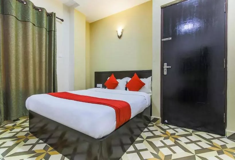 هتل Aadarsha Inn By Oyo Rooms