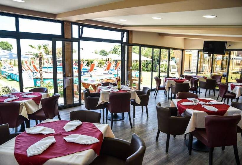 هتل Mobile Homes Giovanni's Beach Copacabana