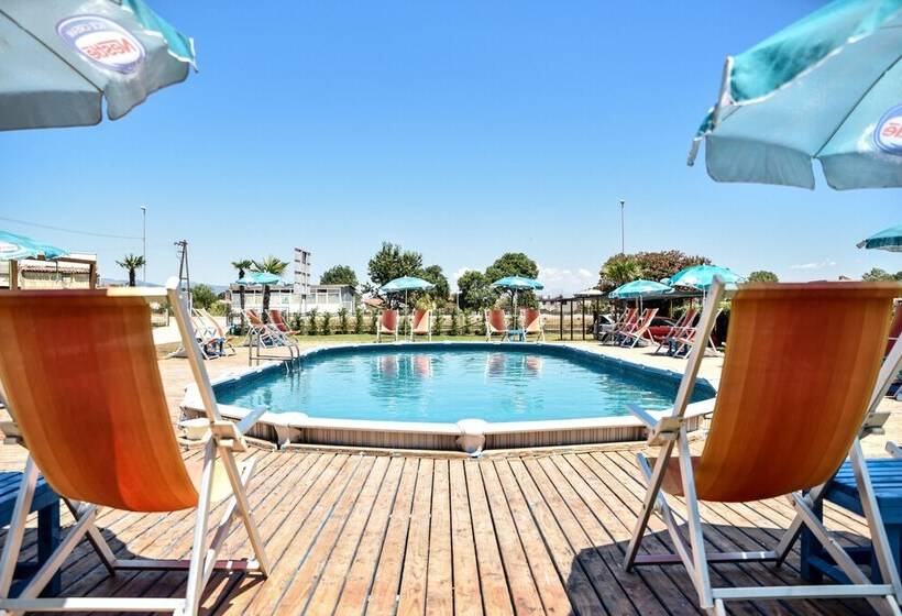 هتل Mobile Homes Giovanni's Beach Copacabana