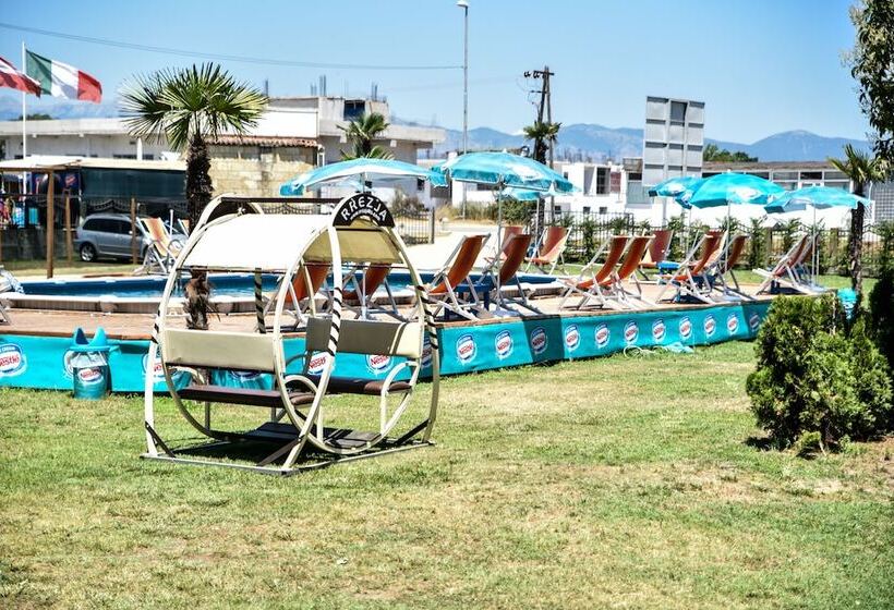 هتل Mobile Homes Giovanni's Beach Copacabana