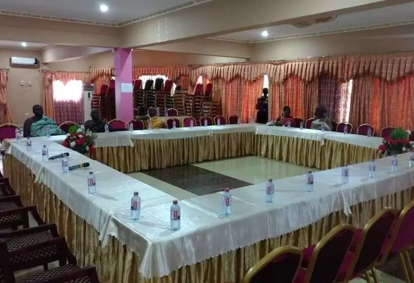 ホテル Obaa S Golden Plaza