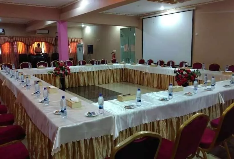 ホテル Obaa S Golden Plaza