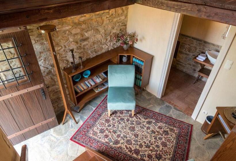 בית מלון כפרי Paradosiako Saratsi   Traditional Guest House