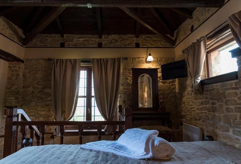 בית מלון כפרי Paradosiako Saratsi   Traditional Guest House