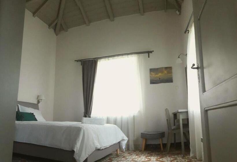 בית מלון כפרי Paradosiako Saratsi   Traditional Guest House