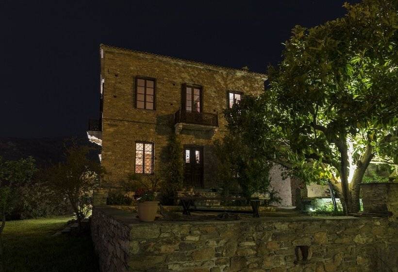 בית מלון כפרי Paradosiako Saratsi   Traditional Guest House