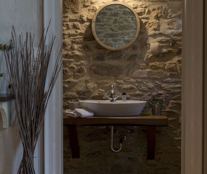 בית מלון כפרי Paradosiako Saratsi   Traditional Guest House