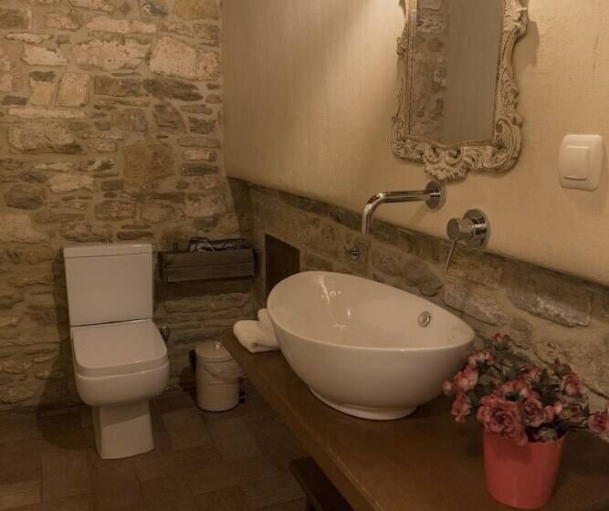 בית מלון כפרי Paradosiako Saratsi   Traditional Guest House