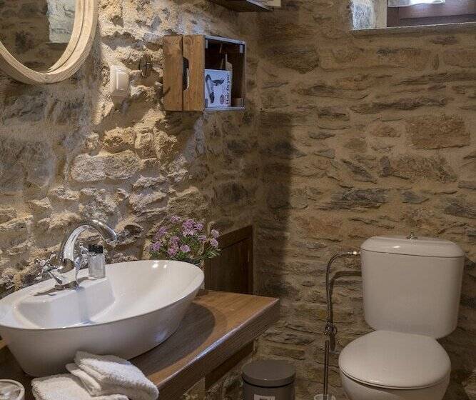 בית מלון כפרי Paradosiako Saratsi   Traditional Guest House