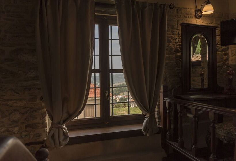 בית מלון כפרי Paradosiako Saratsi   Traditional Guest House