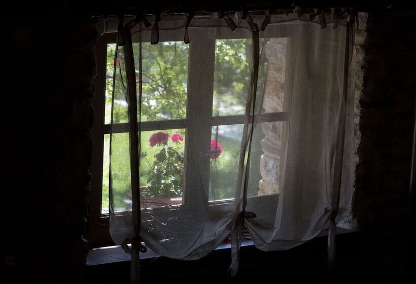 בית מלון כפרי Paradosiako Saratsi   Traditional Guest House