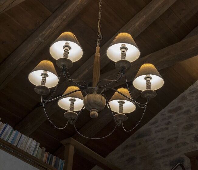 בית מלון כפרי Paradosiako Saratsi   Traditional Guest House