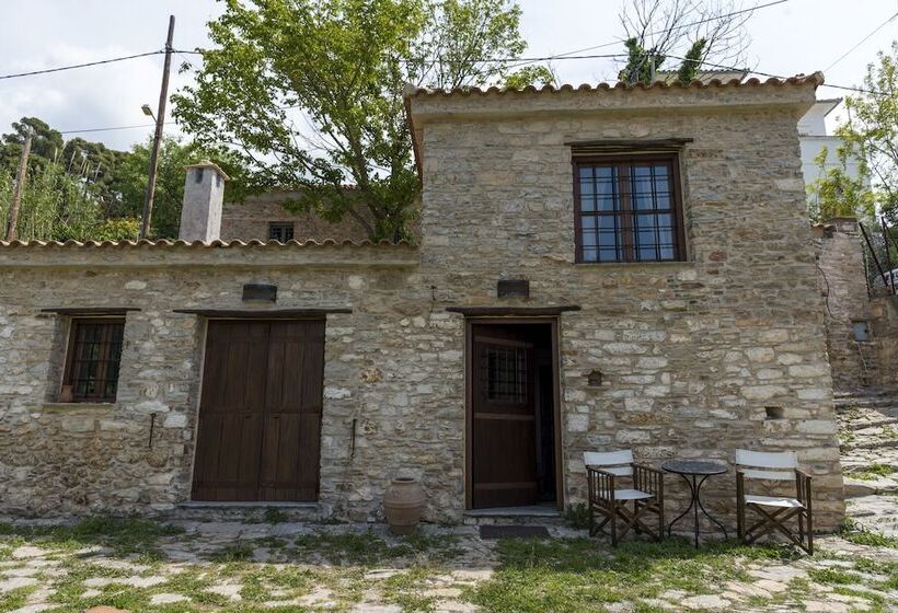 בית מלון כפרי Paradosiako Saratsi   Traditional Guest House