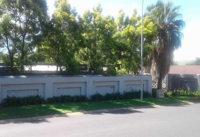 펜션 Izinga Guest House