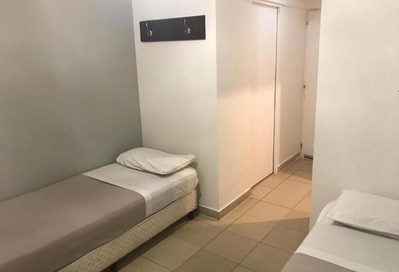 هاستل Folk Suites