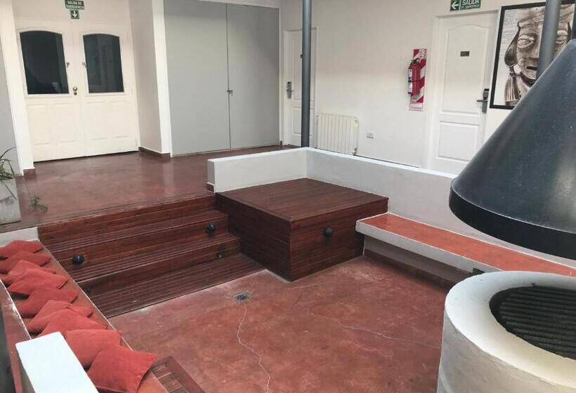 هاستل Folk Suites