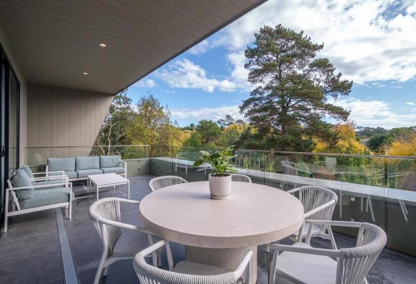 Hepburn Springs Escape