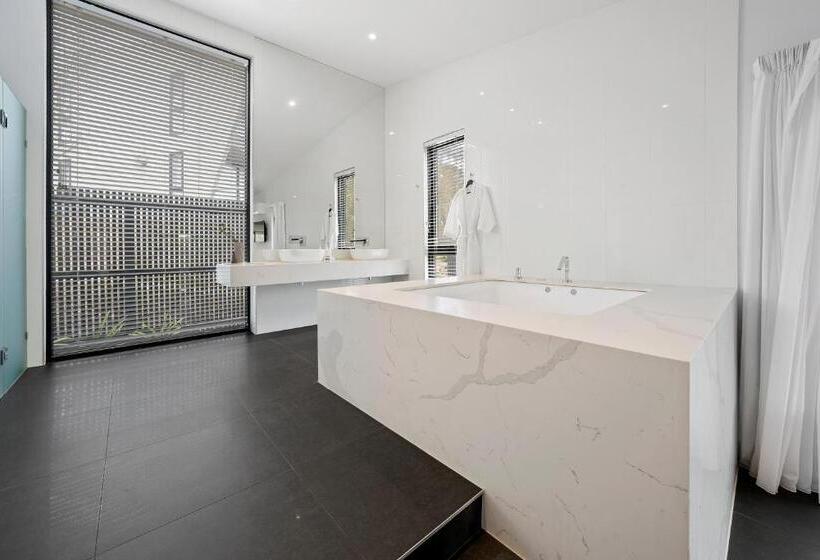 Hepburn Springs Escape