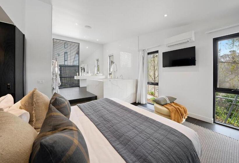 Hepburn Springs Escape