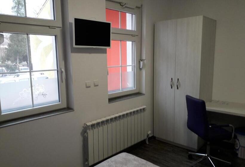 פנסיון Red House