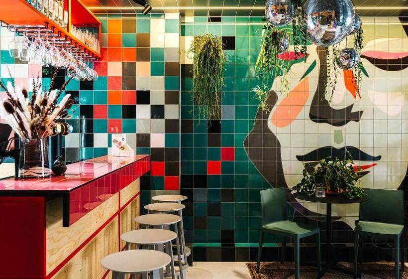 The Green Elephant Hostel & Spa