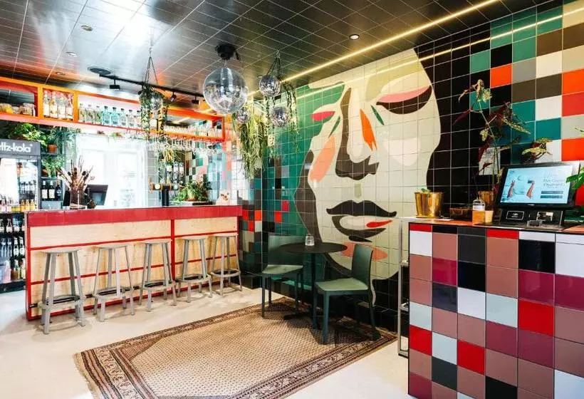 The Green Elephant Hostel & Spa