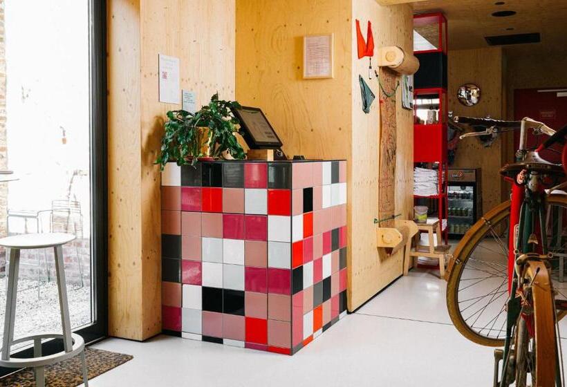 The Green Elephant Hostel & Spa