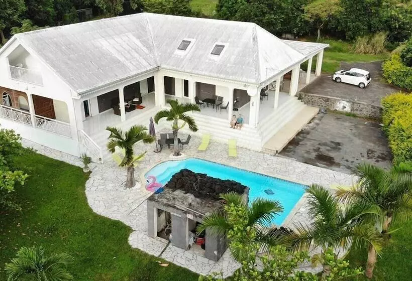 تختخواب و صبحانه La Kaz A Dom 974