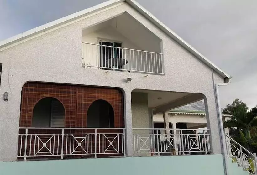 تختخواب و صبحانه La Kaz A Dom 974