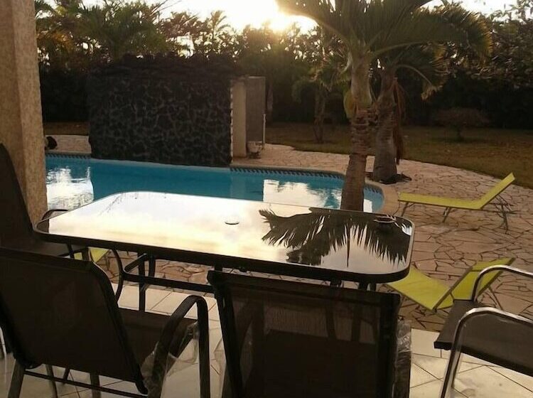 تختخواب و صبحانه La Kaz A Dom 974