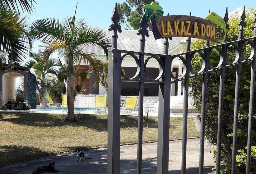 تختخواب و صبحانه La Kaz A Dom 974