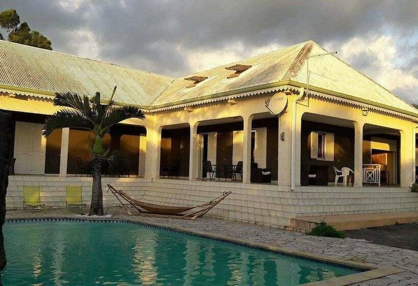 تختخواب و صبحانه La Kaz A Dom 974