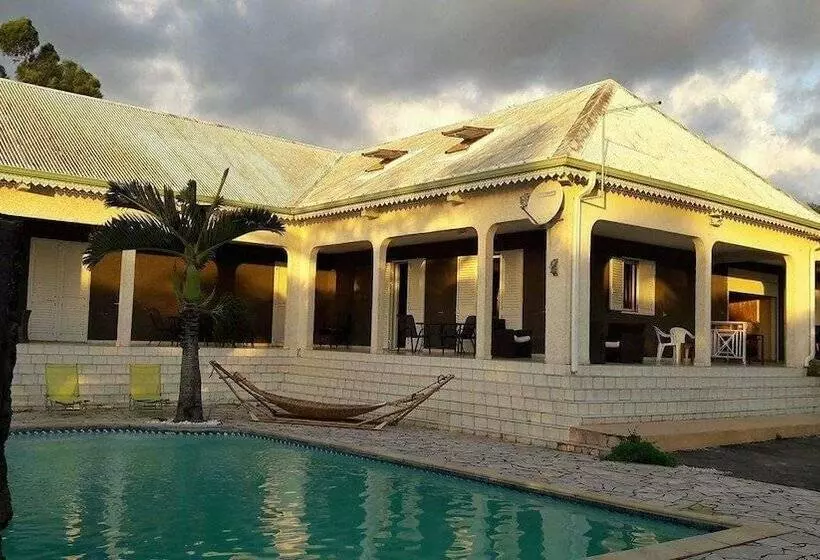 تختخواب و صبحانه La Kaz A Dom 974