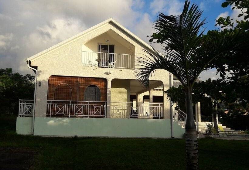 تختخواب و صبحانه La Kaz A Dom 974