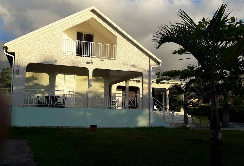 تختخواب و صبحانه La Kaz A Dom 974