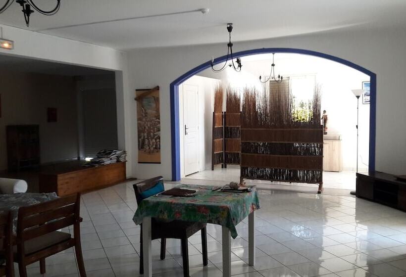 تختخواب و صبحانه La Kaz A Dom 974