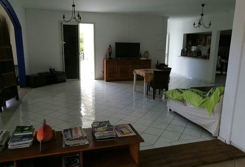 تختخواب و صبحانه La Kaz A Dom 974