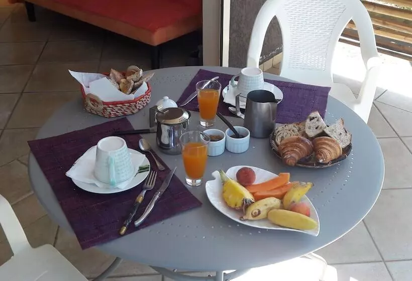 تختخواب و صبحانه La Kaz A Dom 974