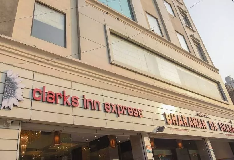 ホテル Bharawan Clarks Inn Express